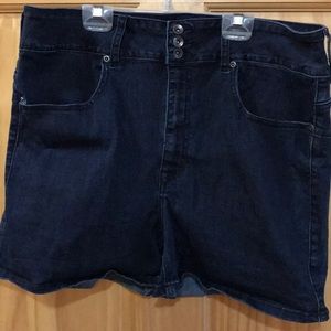 Hot Topic Blue Shorts - Size 19